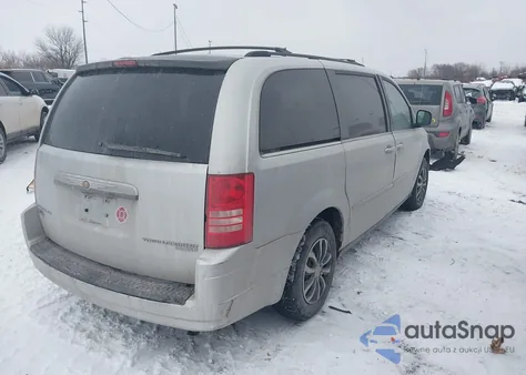 2010 Chrysler Town & Country Lx z USA, uszkodzony, nr VIN 2A4RR4DE3AR220342